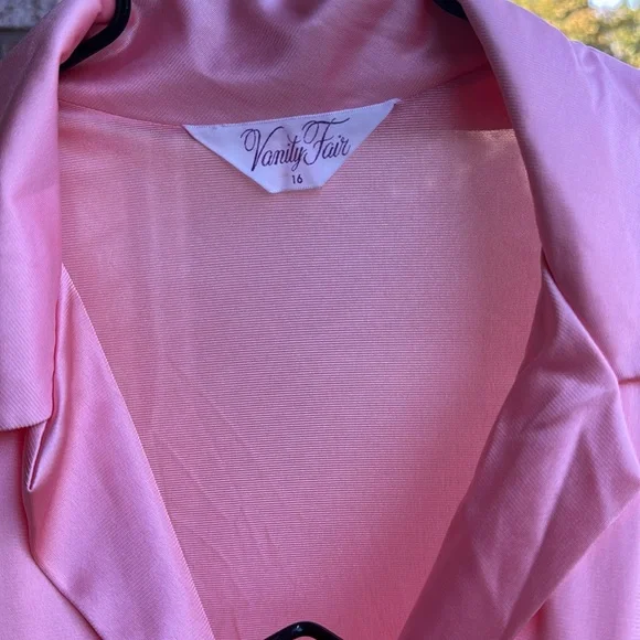 Nos Vintage Vanity Fair SILKY robe Peach Long Nylon Belted Robe